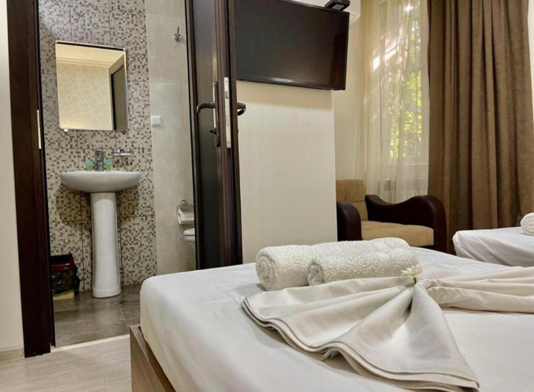 Merien Hotel Erywań Zewnętrze zdjęcie
