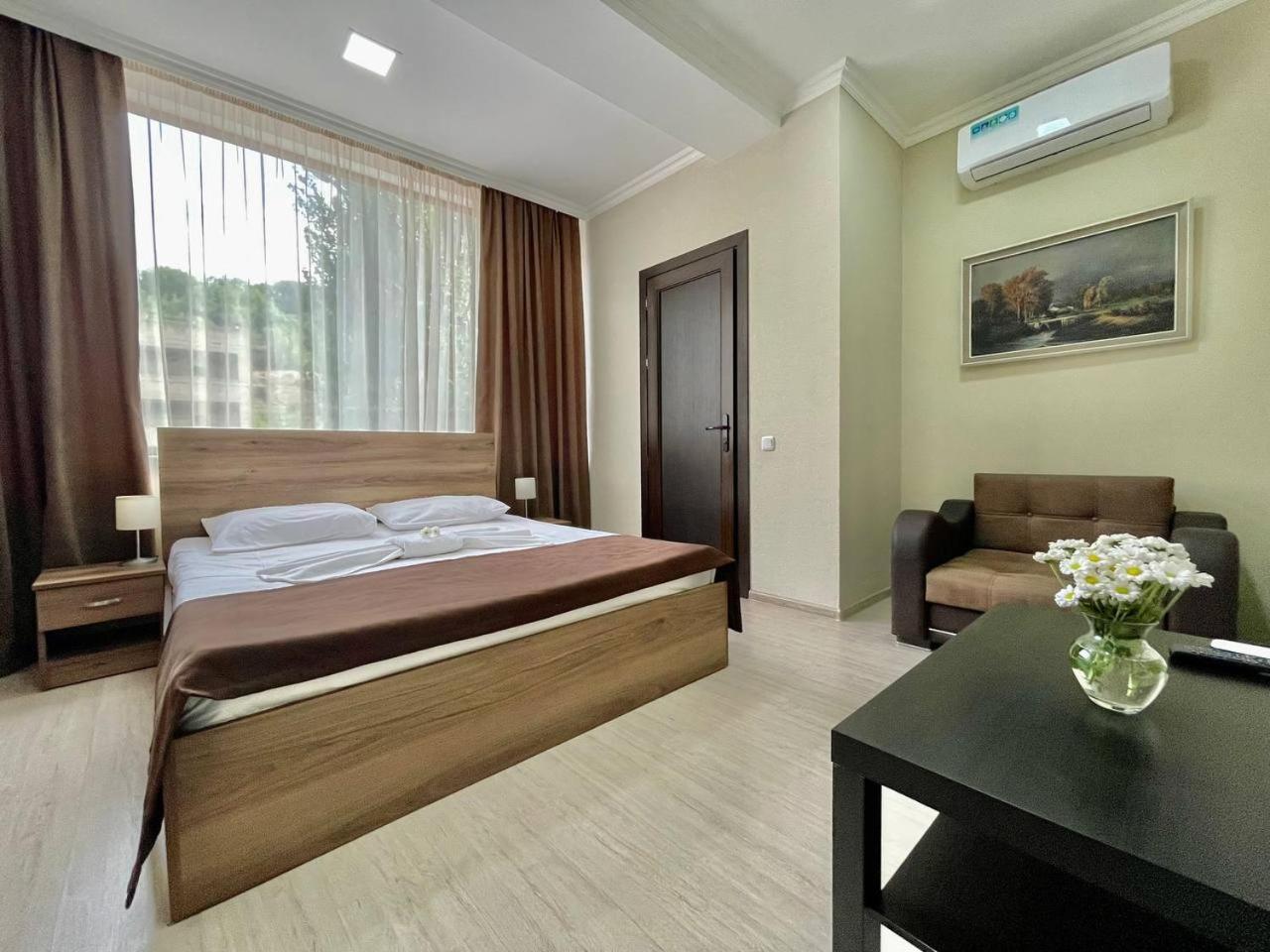 Merien Hotel Erywań Zewnętrze zdjęcie